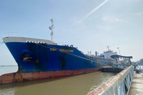 Thêm 8,1 triệu lít xăng RON 95 từ Malaysia cập bến ĐBSCL