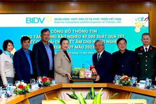BIDV dành 20 tỷ đồng tặng quà Tết Quý Mão cho người nghèo