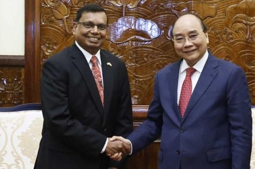 Chủ tịch nước Nguyễn Xuân Phúc tiếp Đại sứ Campuchia và Sri Lanka chào từ biệt