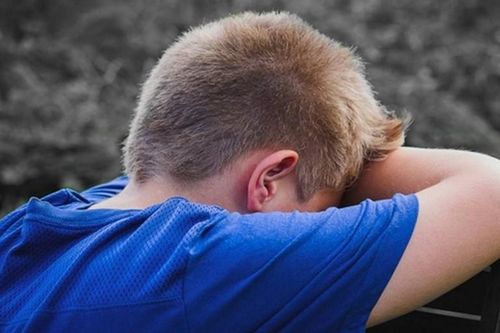Nhờ bạn trông em trai, cô gái ân hận cả đời