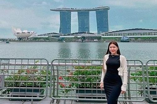 AFF Cup 2022: Bạn gái sang Singapore cổ vũ thủ môn Đặng Văn Lâm