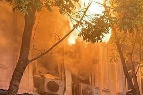 Cửa hàng giày dép cháy dữ dội, Công an Hà Nội và Bắc Ninh phối hợp dập lửa