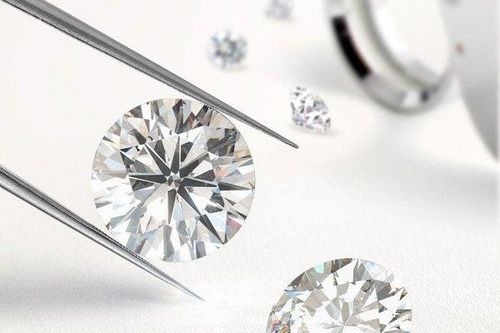 Sự thật về Hột Xoàn Mỹ (đá CZ)-loại đá nhầm lẫn hàng đầu với kim cương