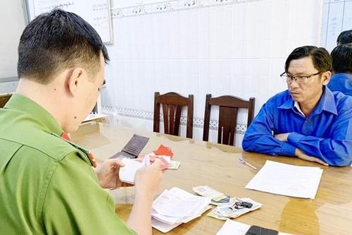 Tạm giam 'thầy bói' lừa đảo trên 740 triệu đồng