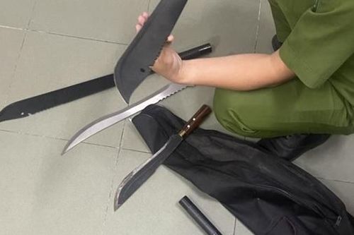 Tạm giam nhóm 'trẻ trâu' chém 2 học sinh trọng thương vì mâu thuẫn trên sân bóng