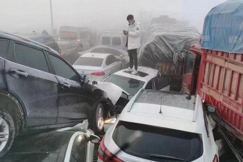Trung Quốc: Hơn 200 ôtô đâm liên hoàn trên cầu
