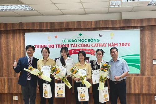 Cathay trao học bổng 'Thịnh trí thành tài' tại TP.HCM
