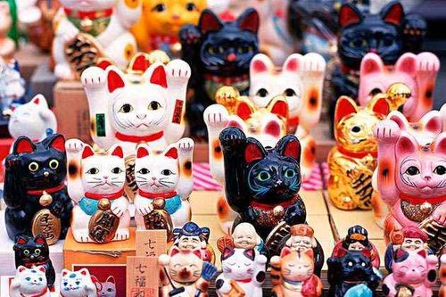 Thị trường quà tặng và đồ trang trí Tết Quý Mão đa dạng với hình mèo ngộ nghĩnh