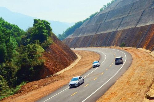 Thủ tướng 'truy' trách nhiệm chỉ định thầu cao tốc Bắc- Nam, Bộ Giao thông giải trình gì?