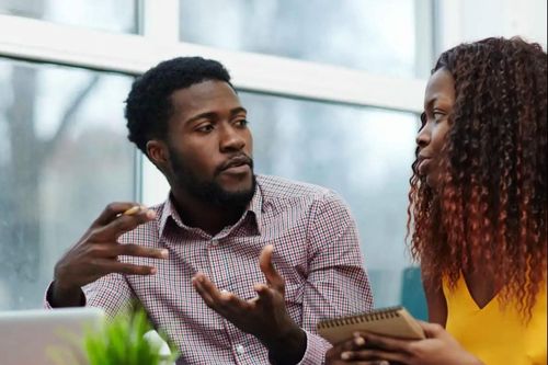 'Mansplaining' là gì mà khiến phụ nữ trở thành nạn nhân?
