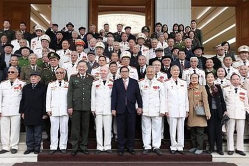 Thủ tướng Chính phủ Phạm Minh Chính gặp mặt nhân chứng lịch sử Công an nhân dân