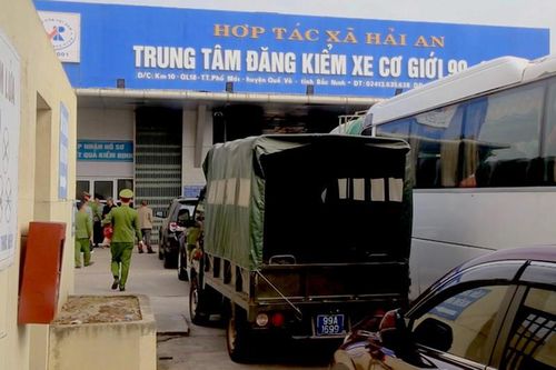 Trung tâm 99 – 03D: Thu 'phí bôi trơn' 200.000, 500.000đ/xe...có nhận hối lộ?