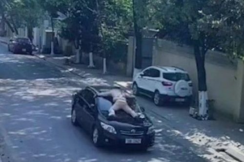Khởi tố Phó Giám đốc Trung tâm Giáo dục thường xuyên hất CSGT lên nóc ca pô