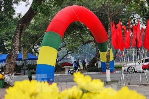 Không gian đi bộ phố Trần Nhân Tông trang hoàng rực rỡ trước giờ mở cửa