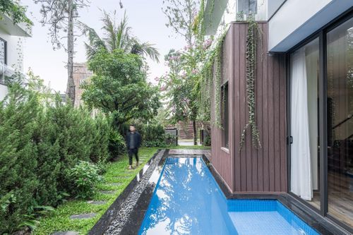 Biệt thự song lập bao quanh là 'khu rừng' xanh mướt