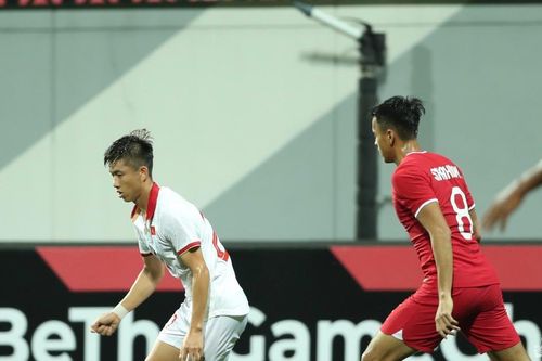 Việt Nam không thể giành trọn 3 điểm trên sân của Singapore