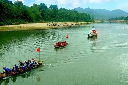 Chuyến đò trên sông Ngàn Phố