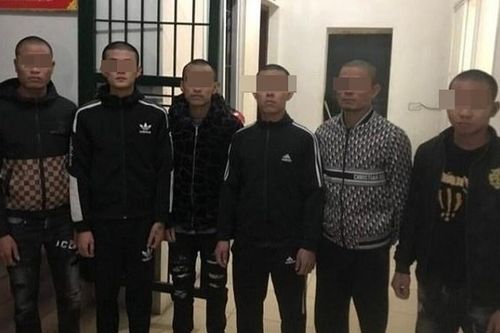 Tranh giành một nữ nhân viên quán karaoke, 2 nhóm thanh niên 'đại chiến'