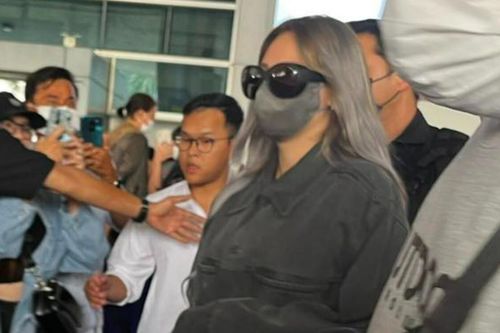HOT: CL đã hạ cánh tại sân bay, sẵn sàng đưa fan Việt 'lên mây' đêm giao thừa