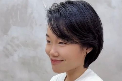 Sau ồn ào 'khoe lông nách', Tiktoker Lê Thụy khiến nhiều người trầm trồ sau màn 'xuống tóc'