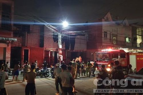 Cháy công trình xây dựng bar club trong khu dân cư ở Bình Dương