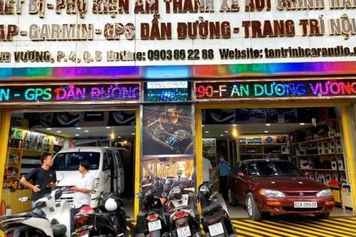 9 cửa hàng kinh doanh linh, phụ kiện ô tô ở TP Hồ Chí Minh bất ngờ bị kiểm tra