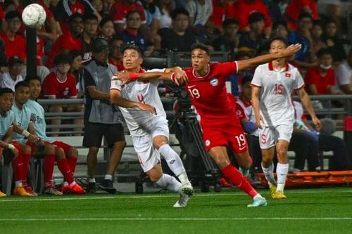 'Kêu trời' vì sân cỏ nhân tạo, báo Singapore đồng cảm với thầy Park