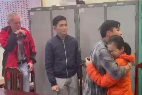 Người đàn ông quốc tịch Mỹ gặp lại người thân nhờ dữ liệu dân cư quốc gia của Việt Nam