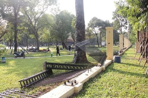 Khi rào chắn công viên được tháo dỡ