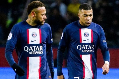 Phản ứng của Mbappe khi Neymar nhận thẻ đỏ