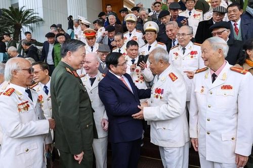 Thủ tướng Phạm Minh Chính gặp mặt nhân chứng lịch sử Công an nhân dân