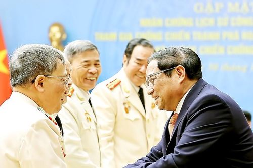 Thủ tướng gặp mặt nhân chứng lịch sử Công an nhân dân