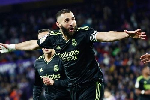 Cú đúp muộn của Benzema giúp Real Madrid tạm chiếm ngôi đầu