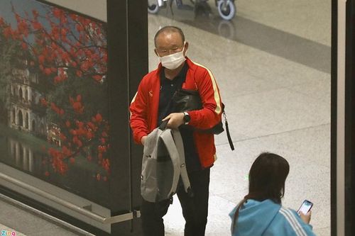 Tuyển Việt Nam về nước sau trận hòa Singapore