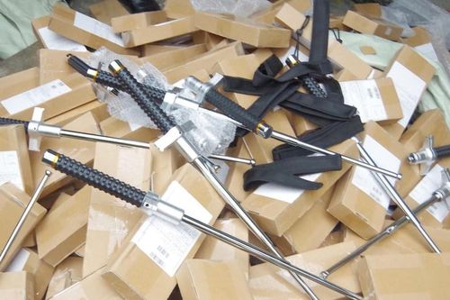 Mua hàng trăm chiếc dùi cui ba khúc trôi nổi về bán kiếm lời