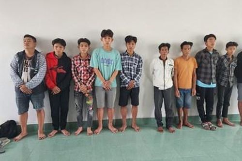 Tạm giữ hình sự 2 nhóm thanh thiếu niên dùng hung khí đánh nhau làm một người chết
