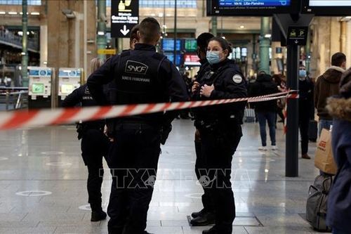 Pháp bắt giữ 2 đối tượng dọa đánh bom tại Paris
