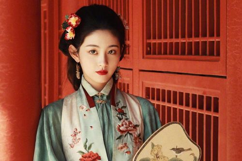 Bạn gái Hứa Khải gây tranh cãi vì mặc đồ ngủ đi khai máy phim mới, không xứng là bản sao Triệu Lệ Dĩnh