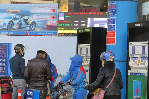 Từ 1/1/2023, thuế bảo vệ môi trường của xăng là 2.000 đồng/lít