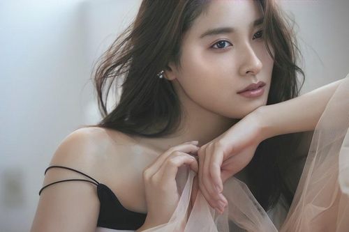 Nữ chính 'Alice in Borderland' mang thai và sắp kết hôn