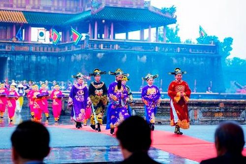 Thừa Thiên Huế công bố sự kiện Festival 2023; đón đoàn du khách đầu năm mới