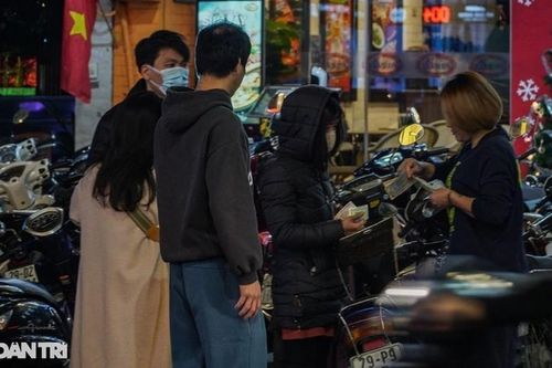 Hà Nội: Trông giữ xe 'chặt chém', chủ bãi xe bị công an mời làm việc