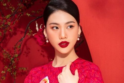 Siêu mẫu Quỳnh Hoa sắc lạnh, dịu dàng trong tà áo dài Tết