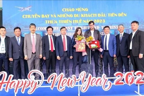 Đón du khách đầu tiên đến Thừa Thiên - Huế bằng đường hàng không năm 2023