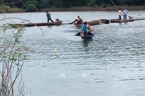 Hai cha con gặp nạn khi chèo xuồng qua lòng hồ Thác Mơ thăm rẫy