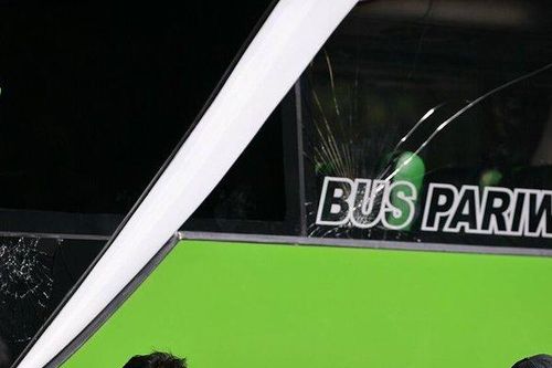 Indonesia xin lỗi vì để CĐV ném đá vỡ kính xe buýt của ĐT Thái Lan