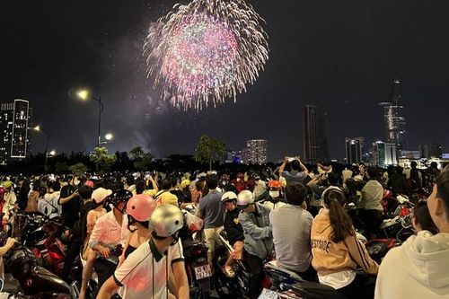TP Hồ Chí Minh rộn ràng không khí đón năm mới 2023