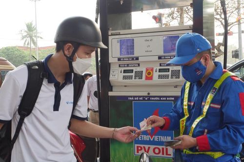 Không còn giảm sàn thuế bảo vệ môi trường, các mặt hàng xăng dầu áp thuế ra sao trong năm 2023?