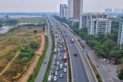 Người dân trở lại Thủ đô sau kỳ nghỉ lễ, giao thông Hà Nội ùn ứ