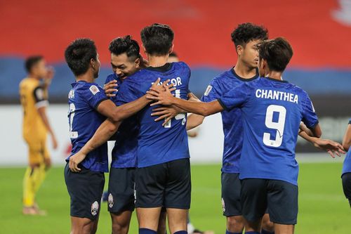 Bước tiến lịch sử của bóng đá Campuchia với Keisuke Honda